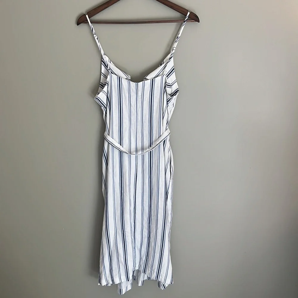 Linen button down dress - adjustable spaghetti straps - pockets! PERF condition - Picture 2 of 16